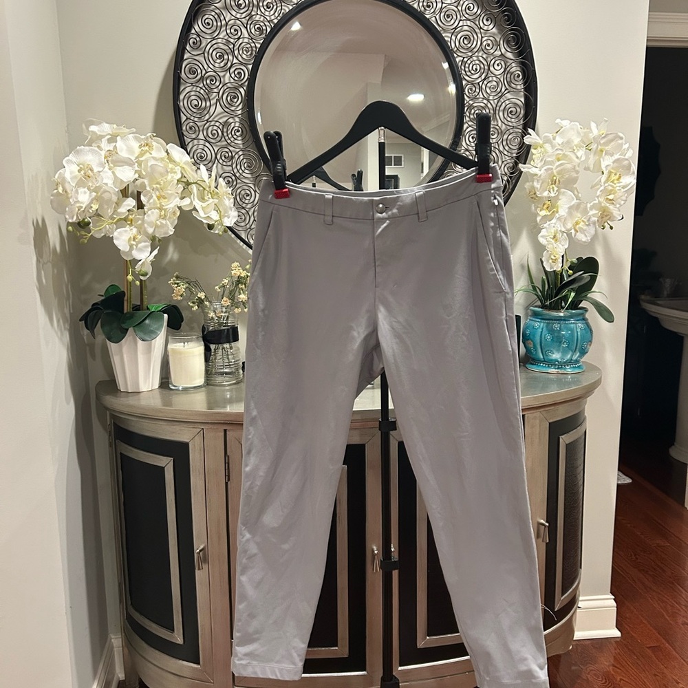 lululemon Men's athletica Light Gray Men's Chino Pants size 34